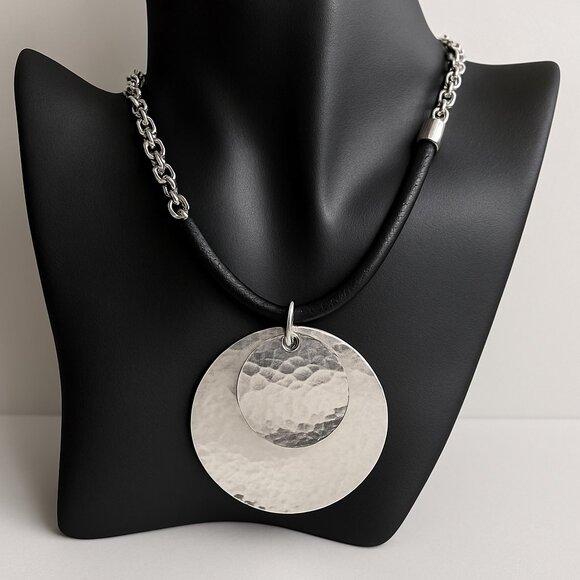 Chico’s Modern Hammered Silver Statement Necklace NWT - Picture 9 of 9